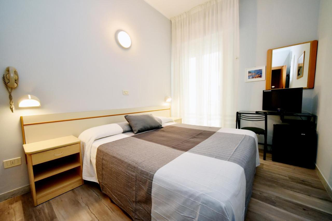 Hotel Mirabella Riccione Extérieur photo