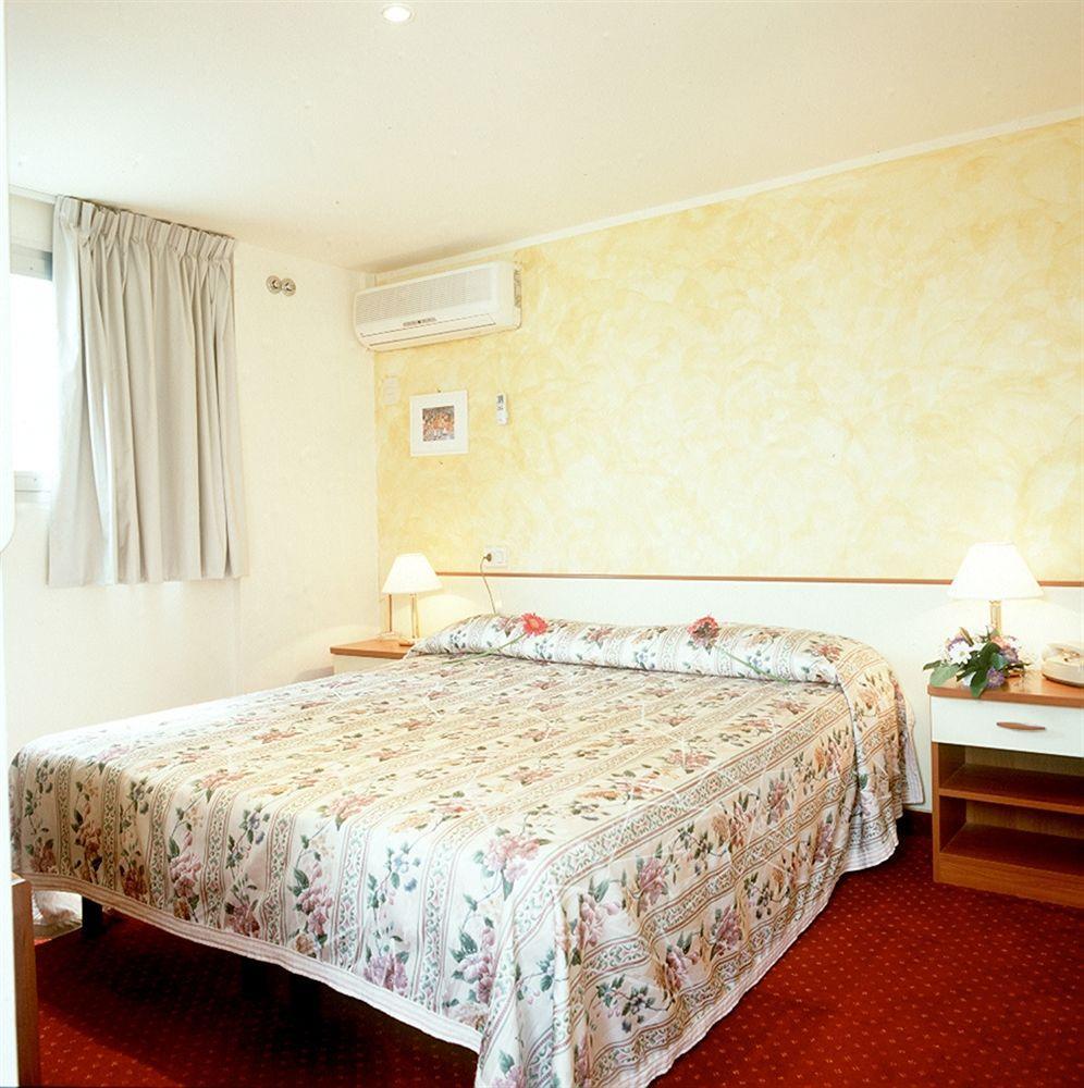 Hotel Mirabella Riccione Extérieur photo